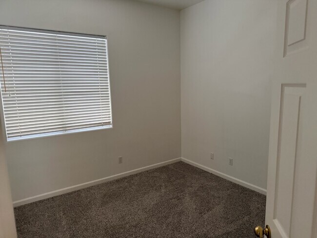 Building Photo - 6200 N Stockdale Dr