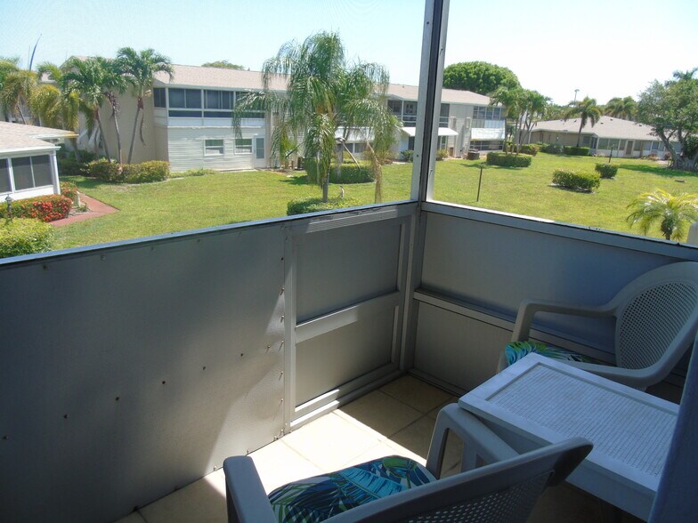 Building Photo - 309 Circle Dr S