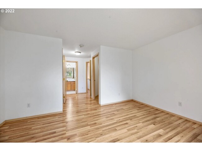 Building Photo - 3552 SE 66th Ave