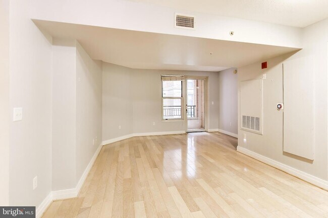 Building Photo - 915 E Street NW Unit 414