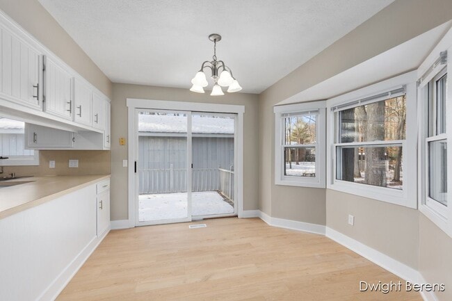 Building Photo - 7331 48th Ave