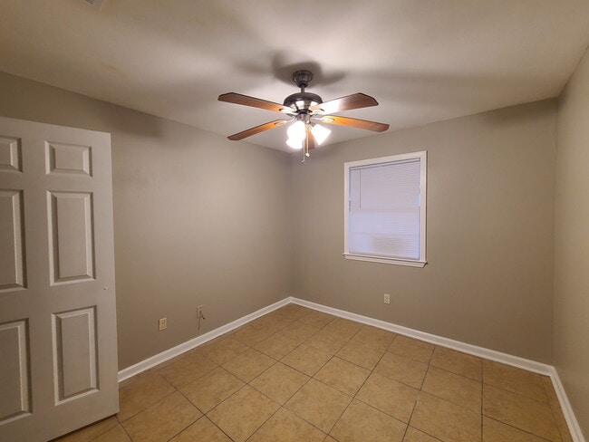 Building Photo - 3820 Juno Dr