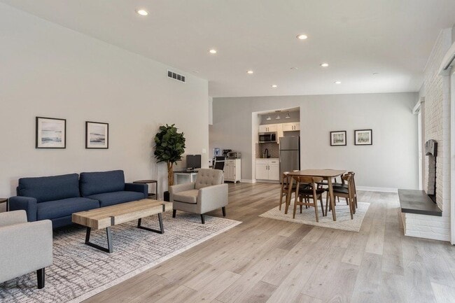 Building Photo - 1500 Light Road