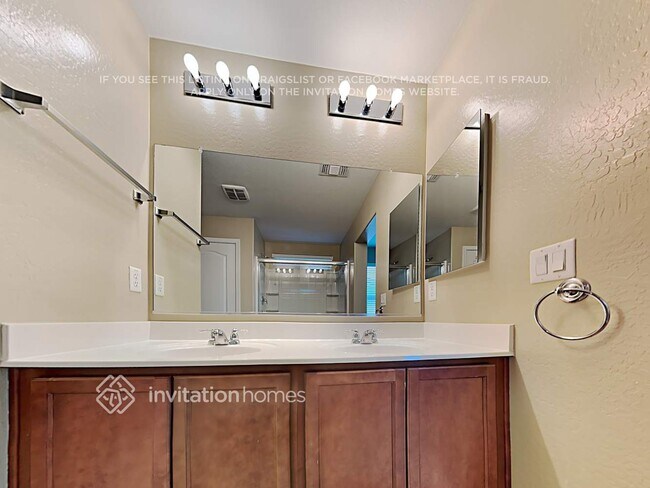 Building Photo - 865 S Pheasant Dr