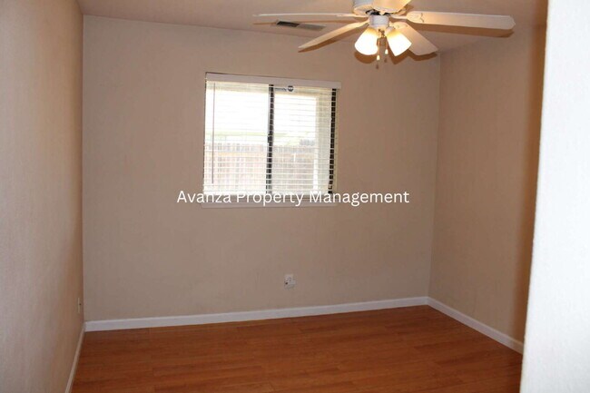 Building Photo - 4 Bedroom/2 Bath Home in Clovis  (Herndon and Armstrong)