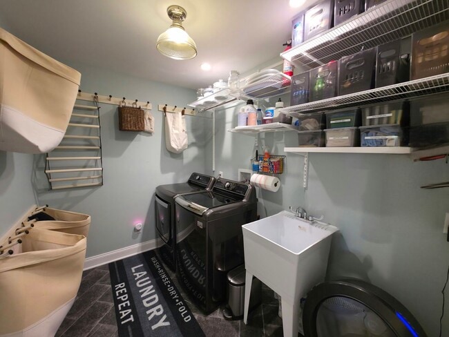 Building Photo - Luxury Living in Ridgewood