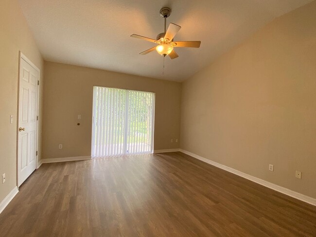 Building Photo - 2 Bedroom, 2 Bath Duplex with 1 Car Garage...