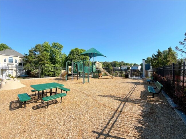 Building Photo - 3730 Longlake Dr