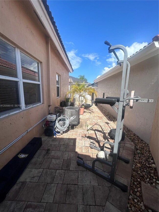 Building Photo - 4820 SW 152nd Way