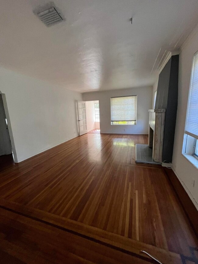 Building Photo - 175 SW 25th Rd