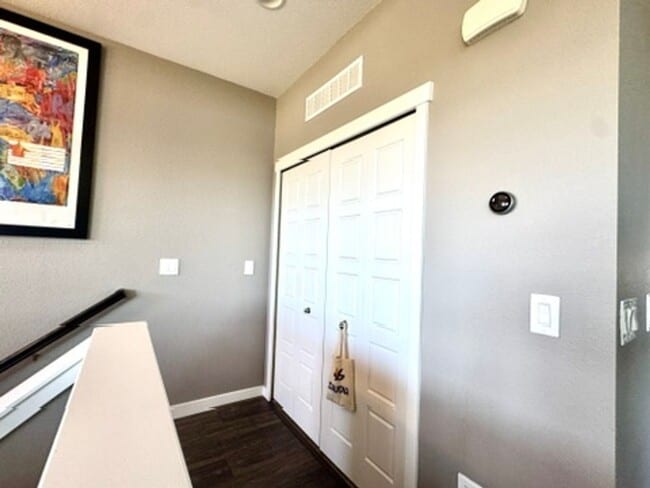 Building Photo - IMMACULATE TOWNHOME WITH 2 CAR ATTACHED GARAGE