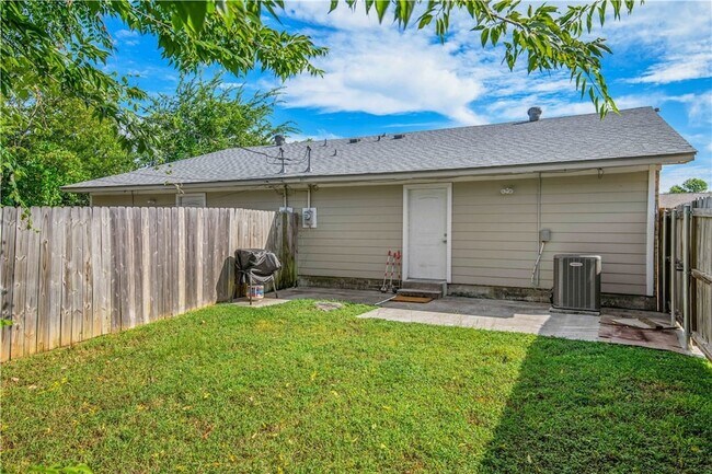 Building Photo - 1211 April Bloom