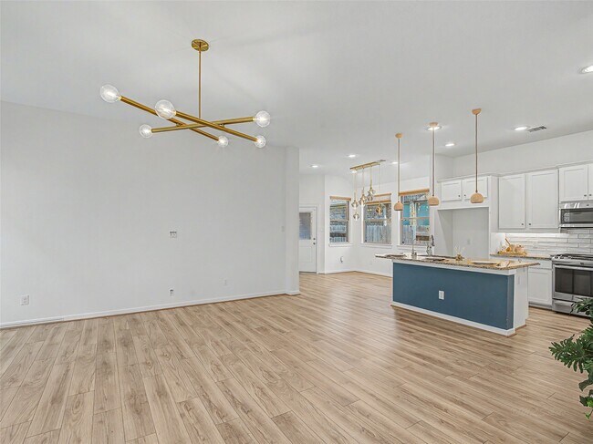 Building Photo - 6019 Dovetail Cliff Ct