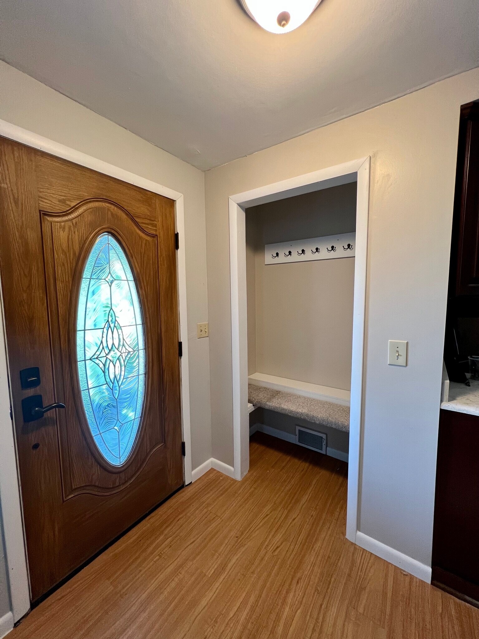 Building Photo - 27 W Main St