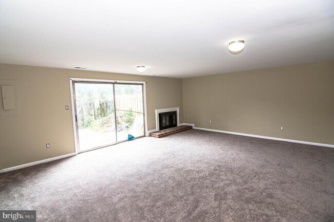 Building Photo - 5404 Helm Ct