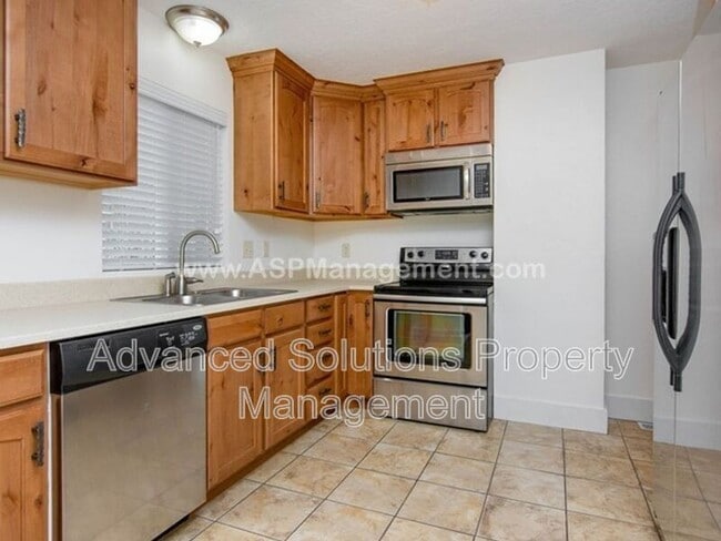 Building Photo - 765 Jepson Ave