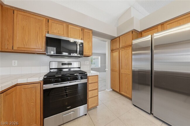Building Photo - 735 Stonecliff Way