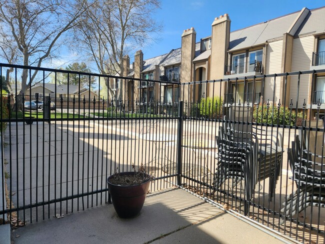 Building Photo - 5321 S 580 E