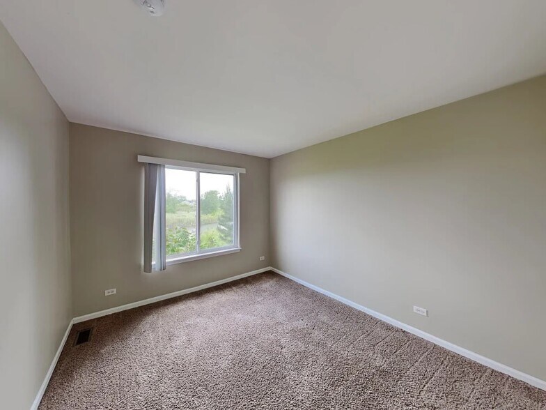 Building Photo - 6223 Pond View Dr