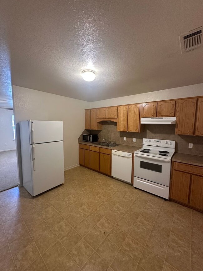 Building Photo - AVAILABLE SOON!