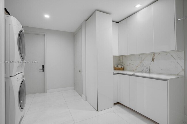 Building Photo - 10203 Collins Ave