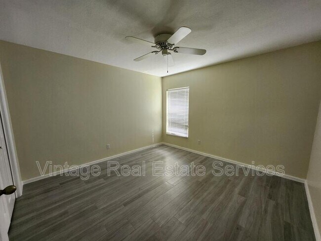 Building Photo - 819 Sandy Trail Pl