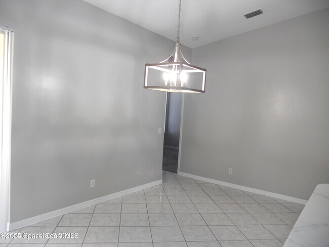 Building Photo - 432 Lake Victoria Cir