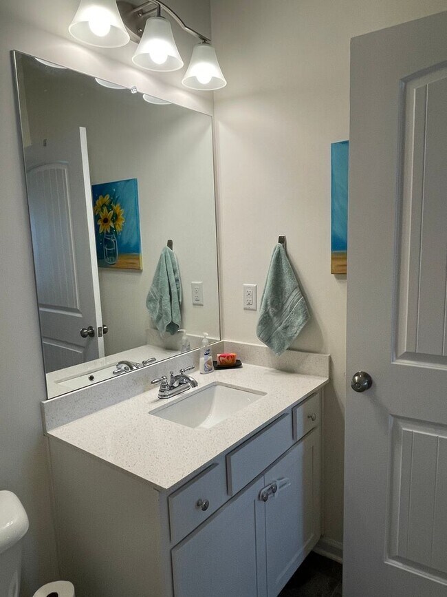 Building Photo - Gorgeous 3 Bedroom Home in Union Station Community!