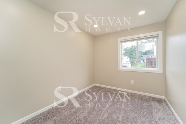 Building Photo - Beautiful 3BR 3BA Townhome