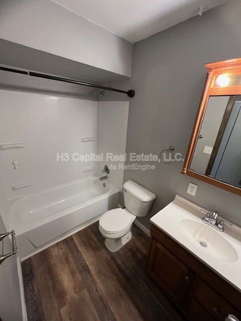 Building Photo - 416 S Main St