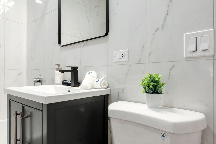 Building Photo - 618 W Patterson Ave