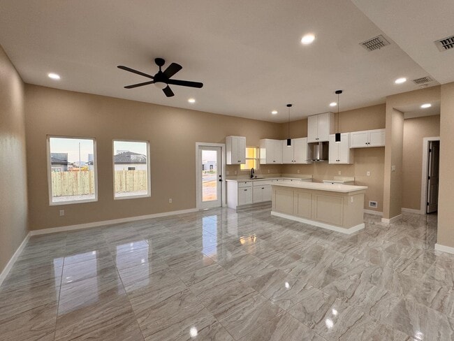Building Photo - 6702 El Bosal Ln