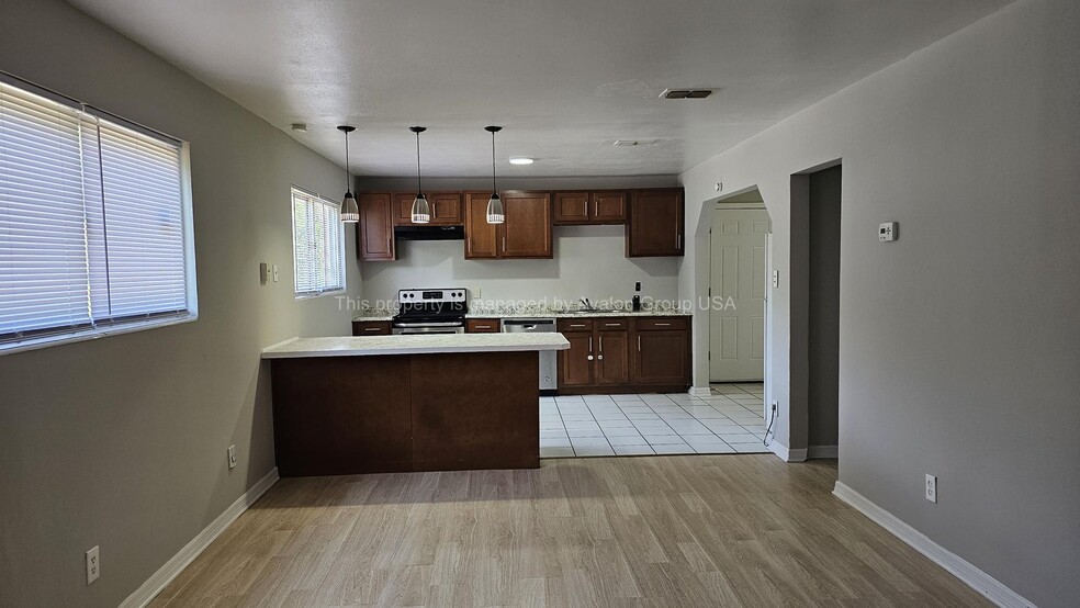 Building Photo - 6809 Miss Muffet Ln S