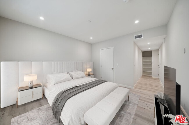 Building Photo - 1051 S Corning St