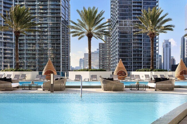 Building Photo - 200 Biscayne Blvd Way