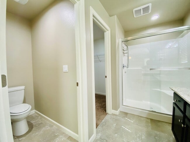 Building Photo - $2,195 DeWolf & Barstow, 3 Bedroom - Joy Dr, Clovis / Community Pool