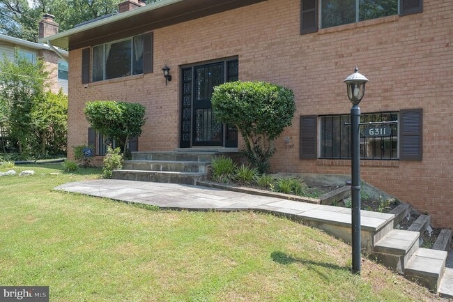 Building Photo - 6311 Barrs Ln