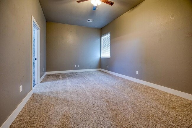 Building Photo - 807 Venice Ct