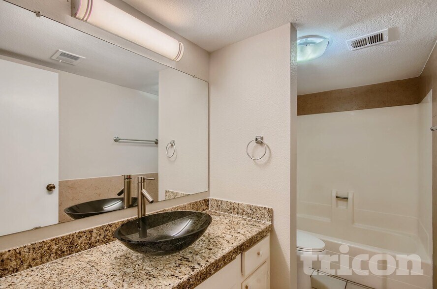 Building Photo - 13605 N 24th Ave