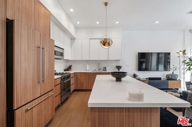 Building Photo - 1251 N Formosa Ave