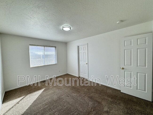 Building Photo - 49 S 200 W