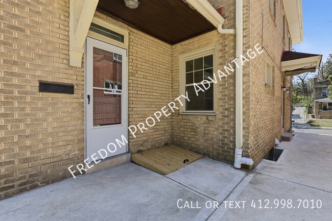 Building Photo - 761 Shady Dr E