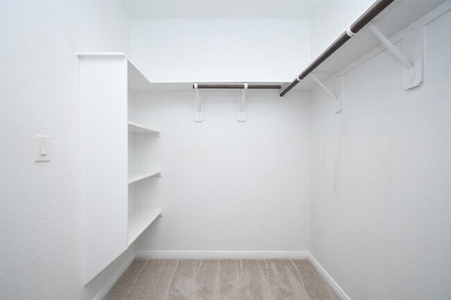 Building Photo - 16614 Spirit Lake Ct
