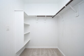 Building Photo - 16614 Spirit Lake Ct