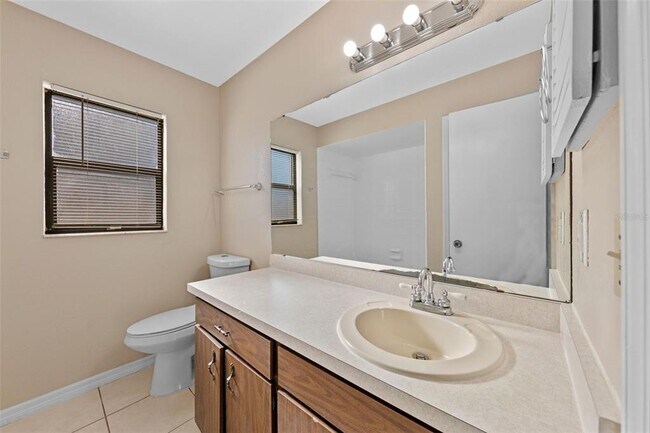 Building Photo - 525 Garden Heights Dr
