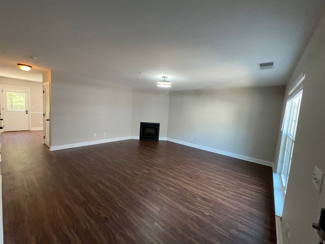 Building Photo - 1126 Maple Tree Ln