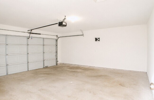 Building Photo - 11118 High Star Dr