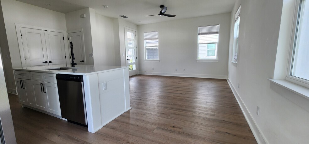 Main Floor - 2027 Peel Ave