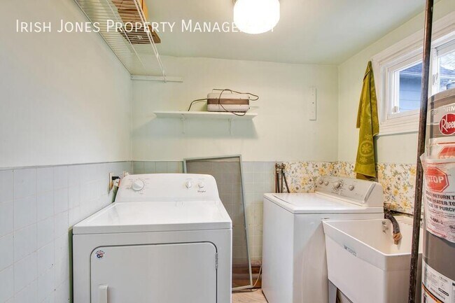 Building Photo - 138 Weimar St