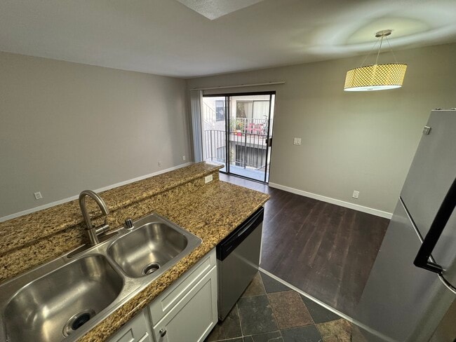 Building Photo - 1400 Edgemont